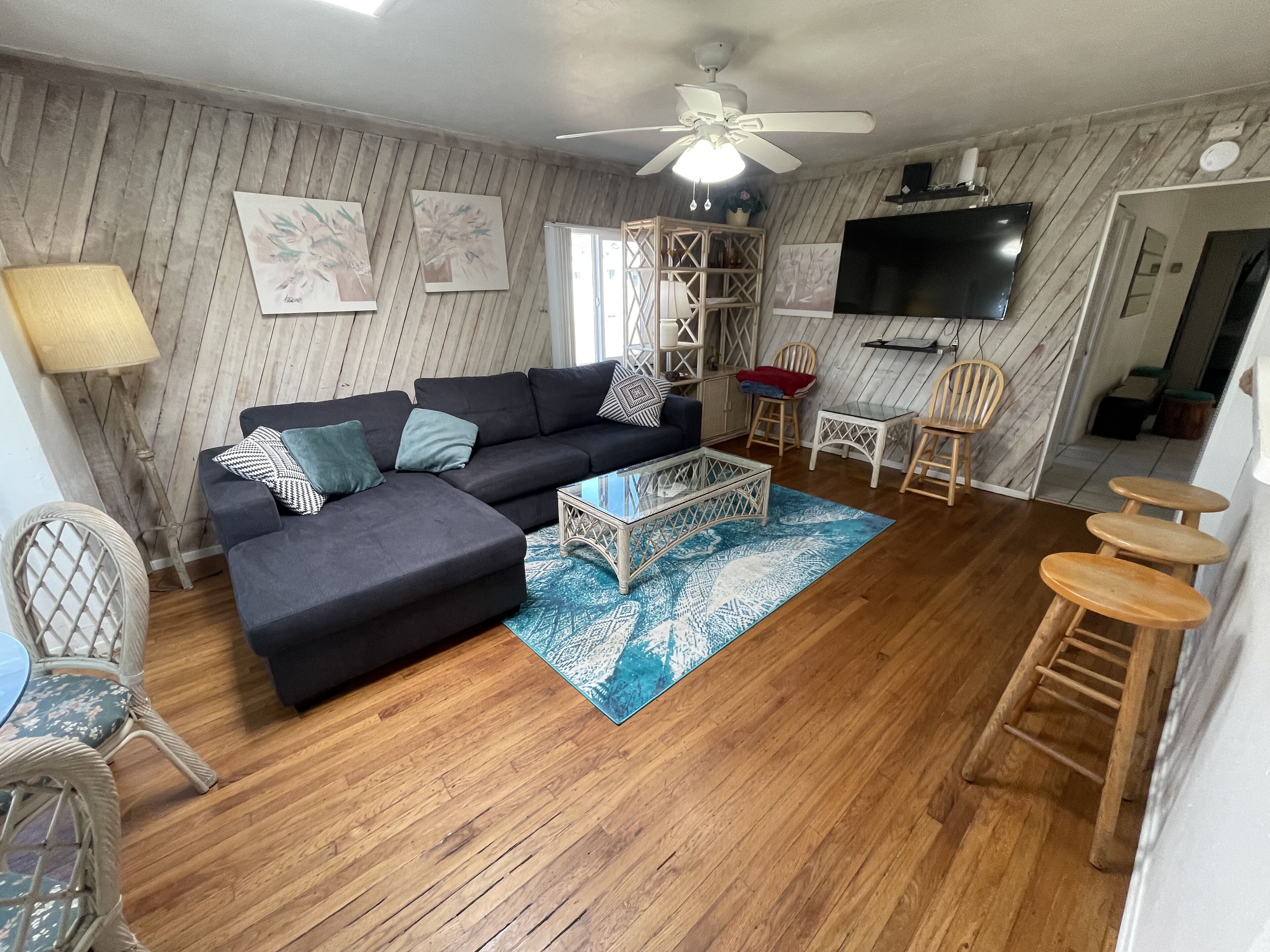 Bayside Family Chic Tropical 3 Bed, 2bath-1 Block to Ocean and Bay- Sleeps 10MAX