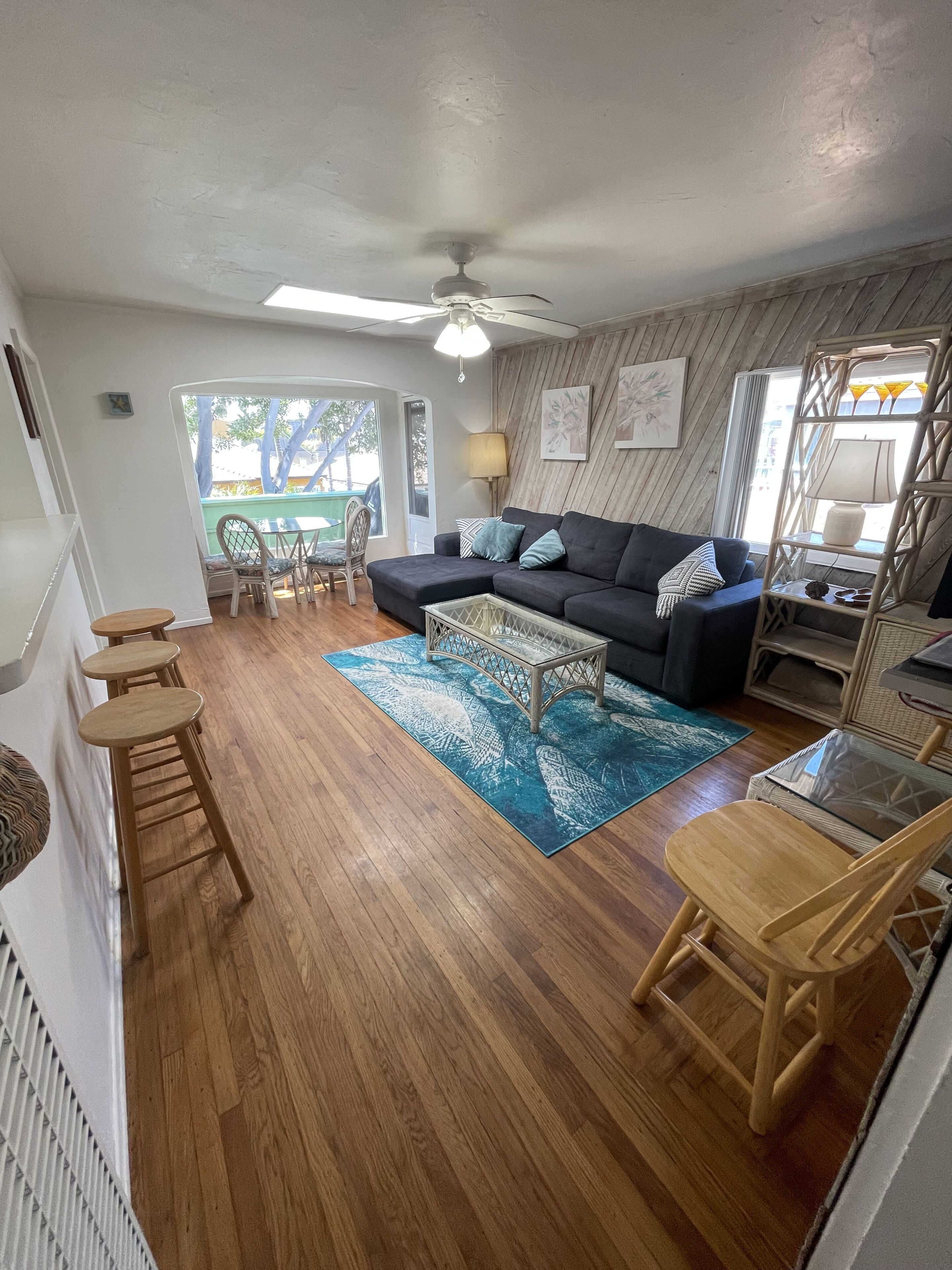 Bayside Family Chic Tropical 3 Bed, 2bath-1 Block to Ocean and Bay- Sleeps 10MAX