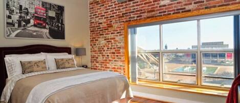 1 bedroom, desk, iron/ironing board, WiFi