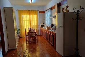 Frigorifero, microonde, forno, macchina per tè/caffè