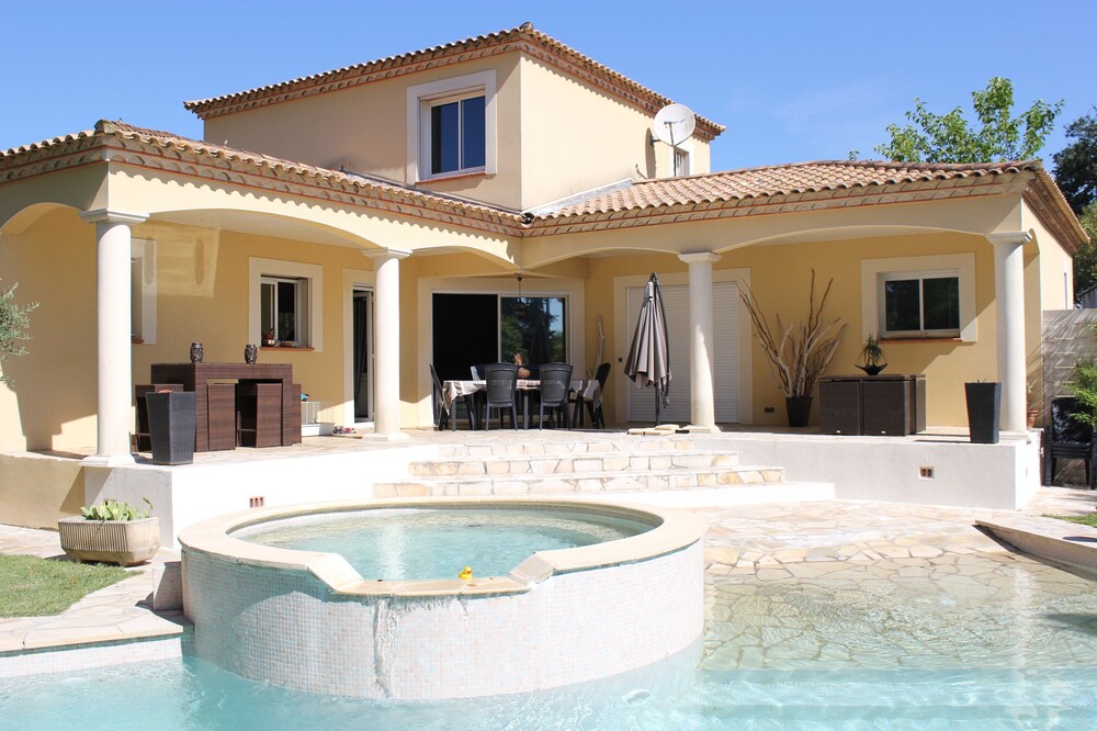 Villa sector Pic St Loup Montpelier, 10 min A9, 170m ², swimming pool, sleeps 12