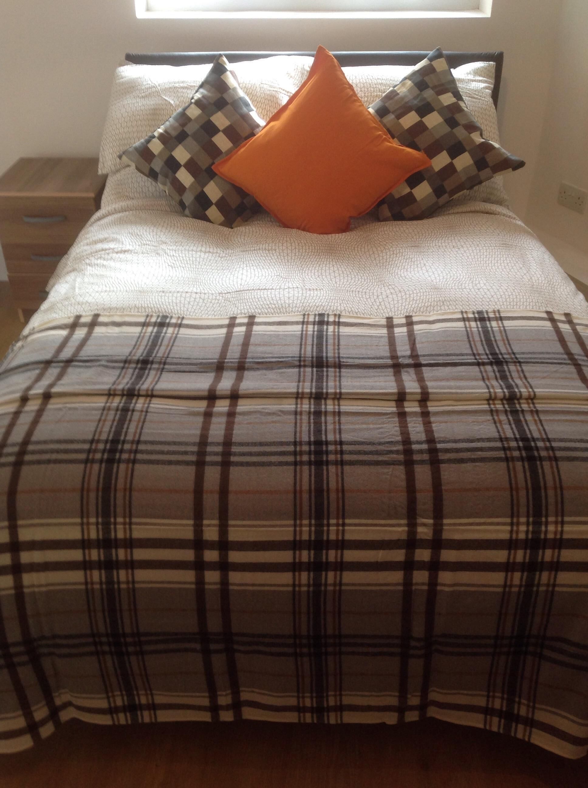 Spacious & Luxurious, Cranbrook Apartment