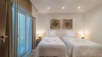 4 bedrooms, in-room safe, desk, iron/ironing board