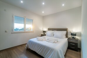 4 bedrooms, in-room safe, desk, iron/ironing board - Villa Heatable Pool- Jacuzzi - sauna -Gym -Snooker - Sea View Massage C. (Albufeira)