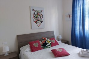 1 غرفة نوم ومكواة/لوح كي وخدمة الإنترنت وملاءات أسرّة