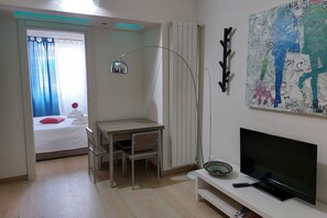 1 chambre, fer et planche à repasser, accès Internet, draps fournis