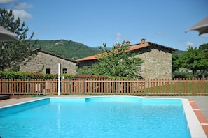Pool - AGRITURISMO LA PIETRAIA (Poppi)