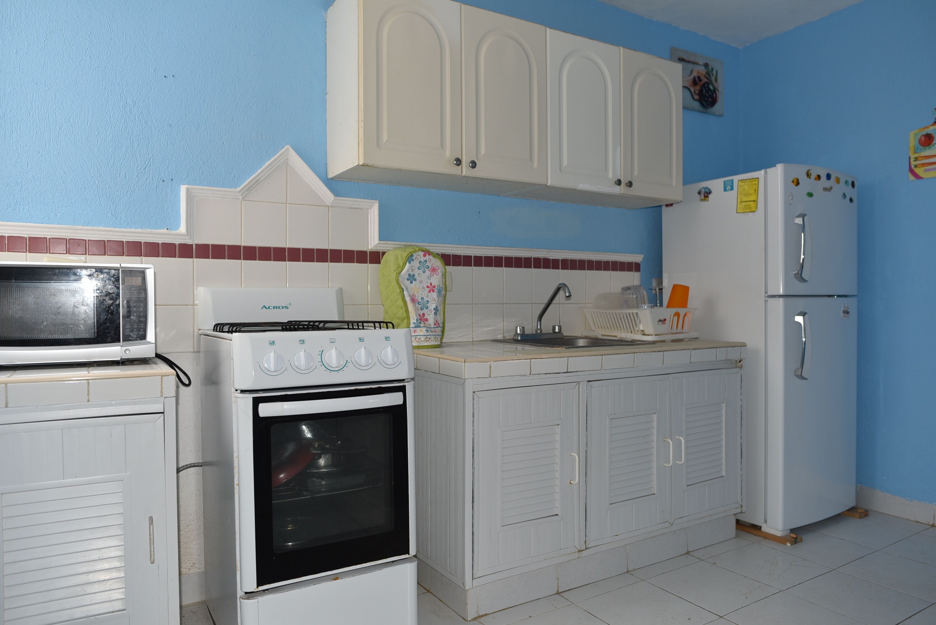 Beachfront Flamingos Condo With Pool - WIFI (ask)