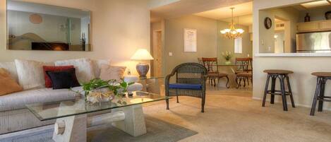 TV connectée, cheminée, lecteur de DVD, vidéothèque