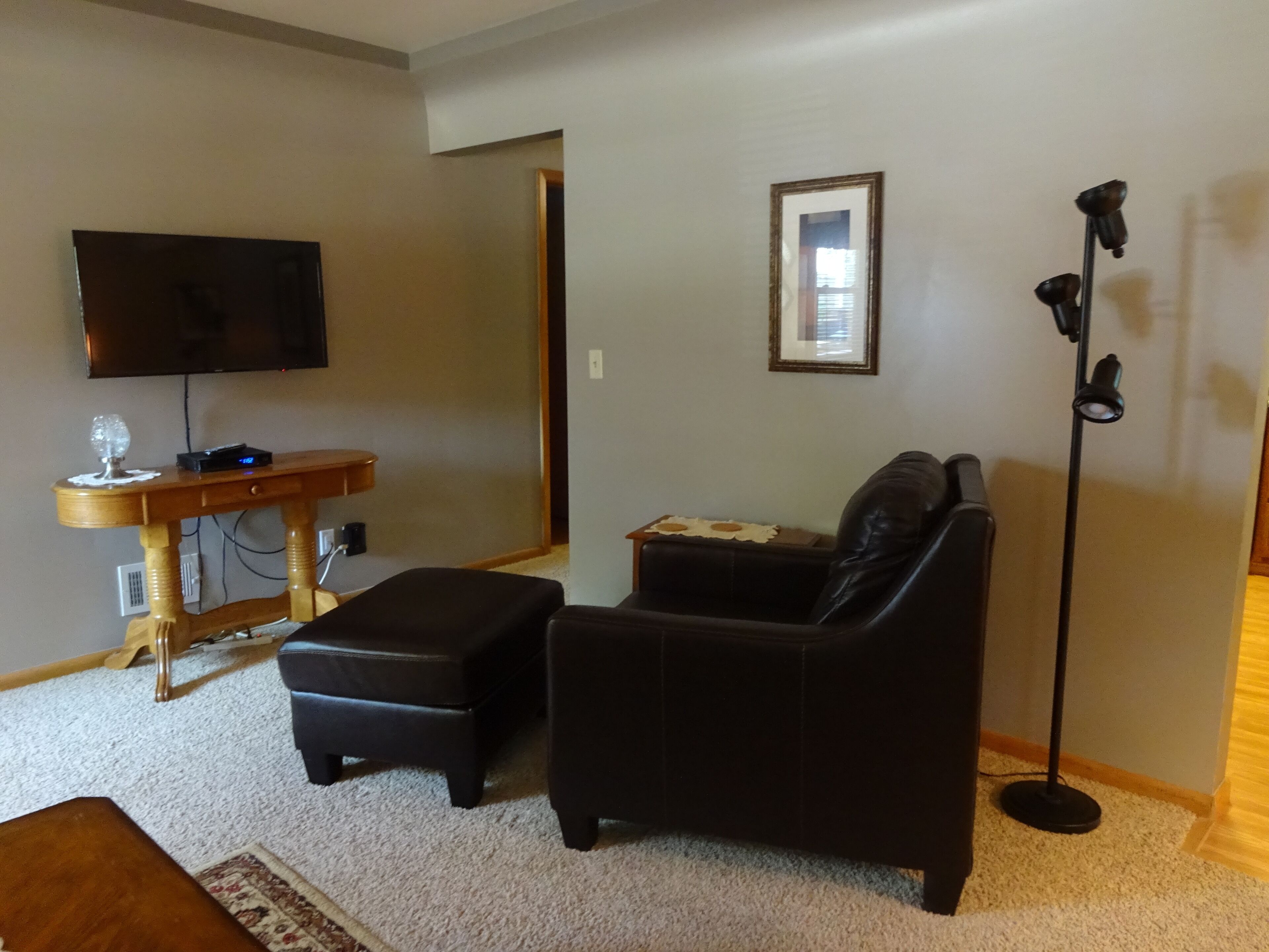 Perfect Family Vacation Home  Or Cozy Getaway Located in South Omaha