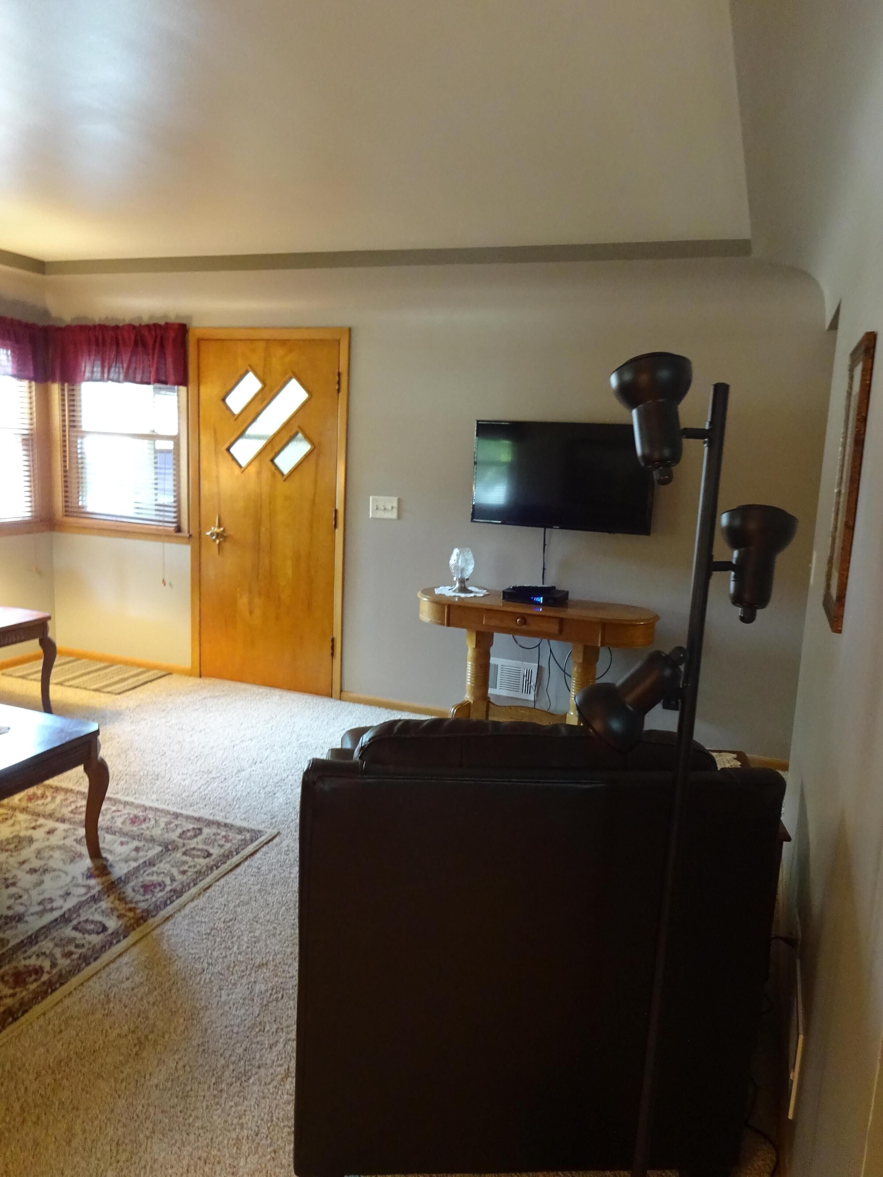 Perfect Family Vacation Home  Or Cozy Getaway Located in South Omaha