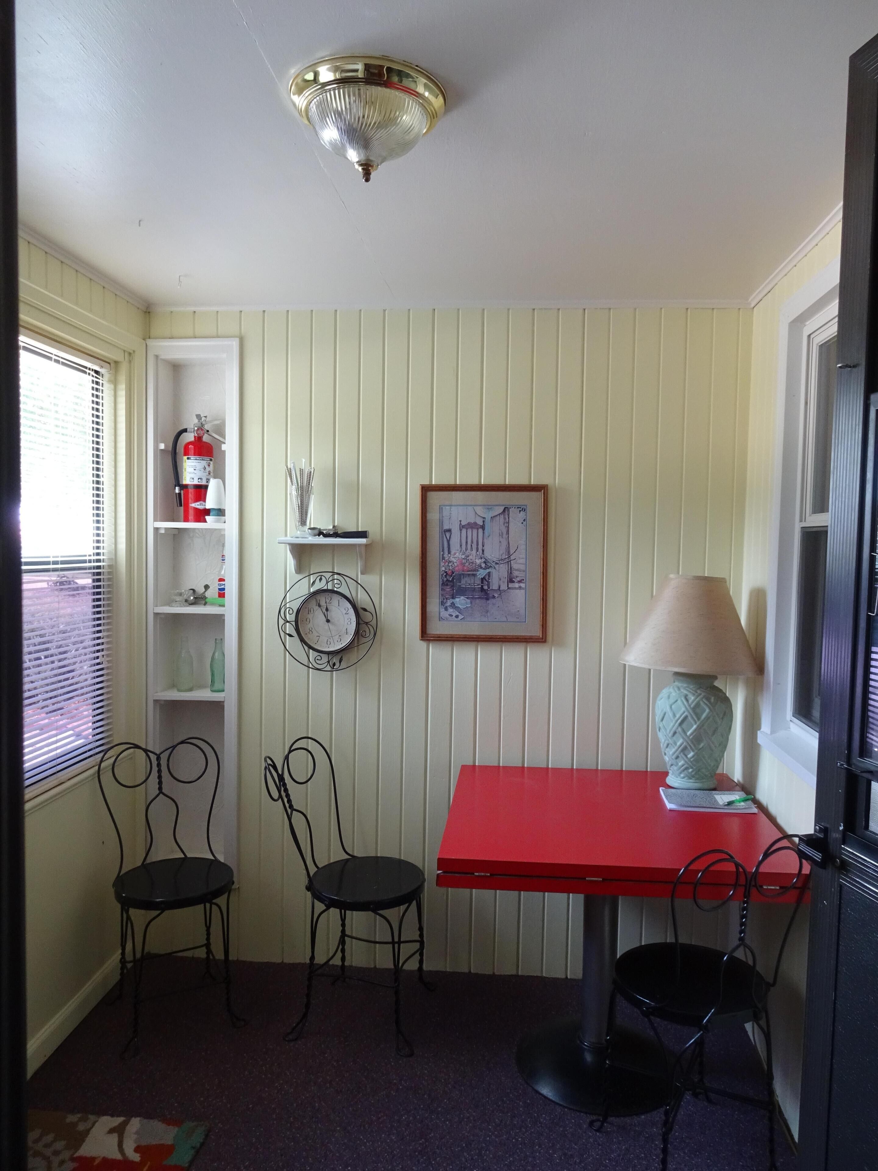 Perfect Family Vacation Home  Or Cozy Getaway Located in South Omaha