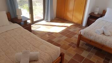 2 bedrooms, in-room safe, WiFi, bed sheets