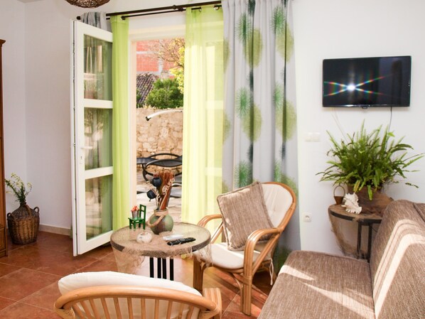 Televisión, chimenea y tenis de mesa 