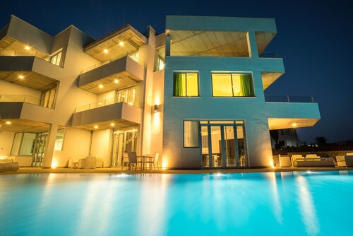 Unit 2 - Amarilla Golf Villas - lovely 3 bed with large terrace & stunning views