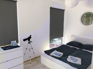 5 室のベッドルーム、デスク、WiFi (無料)、ベッドシーツ