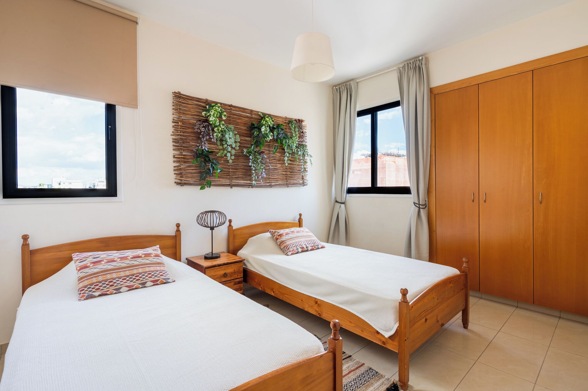 2 bedrooms, desk, iron/ironing board, Internet
