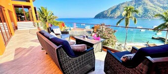 Penthouse in Yelapa, Brand New and Luxurious Casa, Sleeps 8 very comfortably