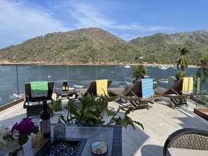 Outdoor dining - Penthouse in Yelapa, Brand New and Luxurious Casa, Sleeps 8 very comfortably (Yelapa)