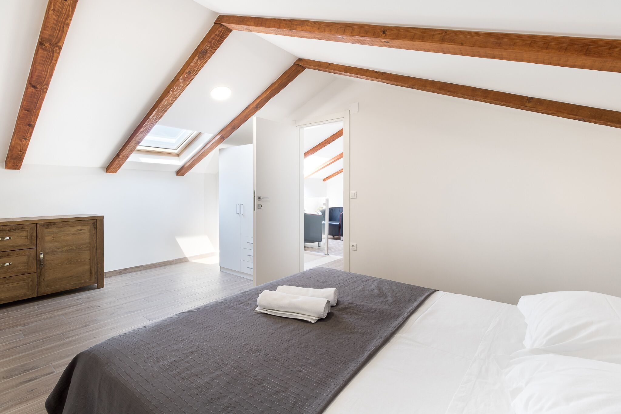 2 dormitorios y Internet