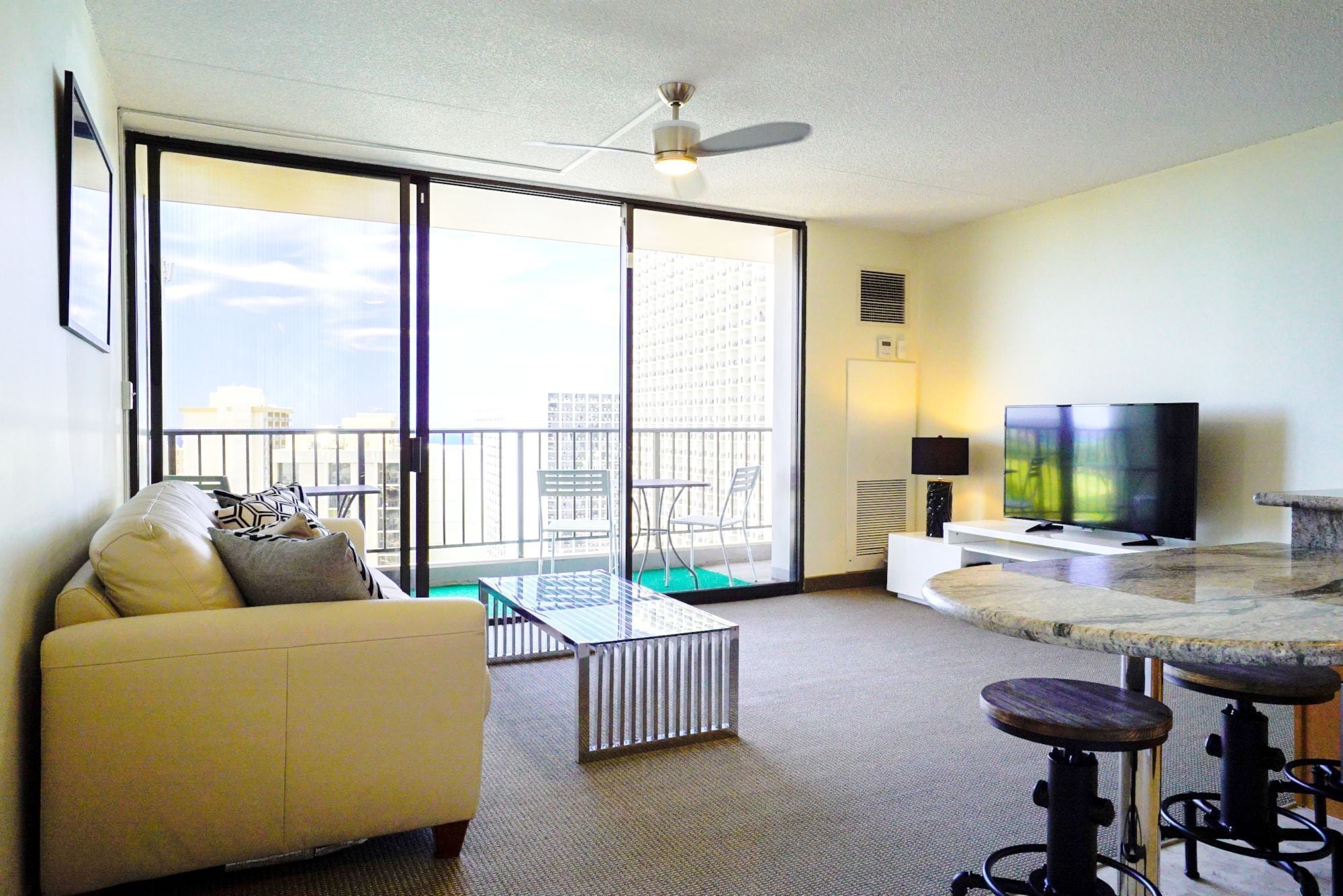Diamond Head and Ocean View Waikiki Sunset with Free Parking! (WS06)