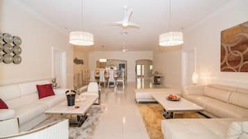 电视、桌上足球