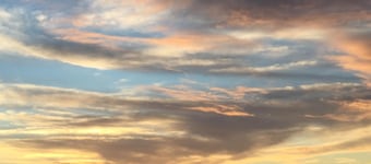 Leilighet 50 meter fra sjøen. To bad og to soverom.