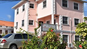 A pink building with a sign that reads "Aloha Villas."