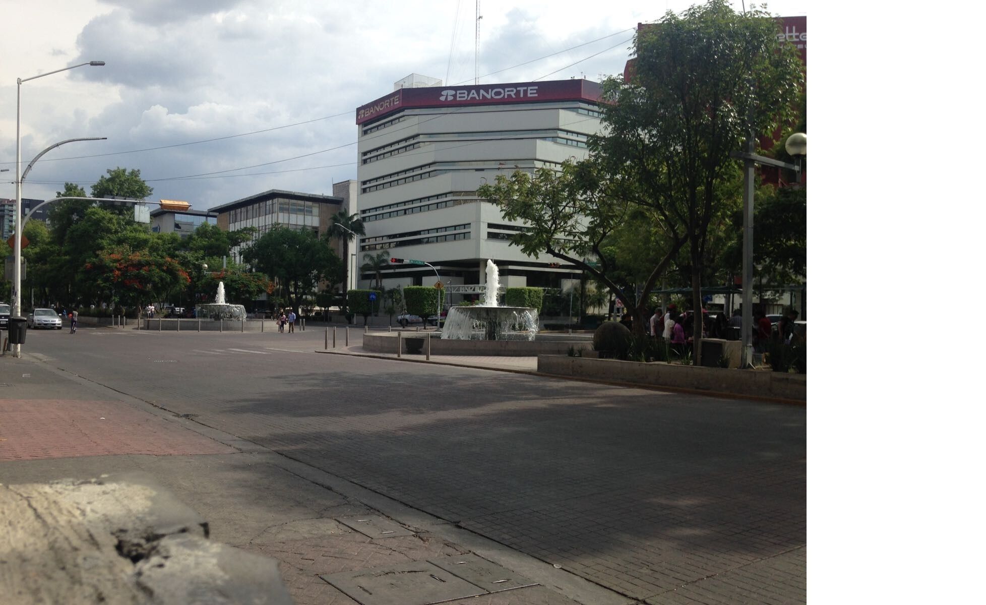 About Avenida Chapultepec 