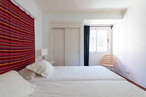 3 chambres, fer et planche à repasser, accès Internet, draps fournis