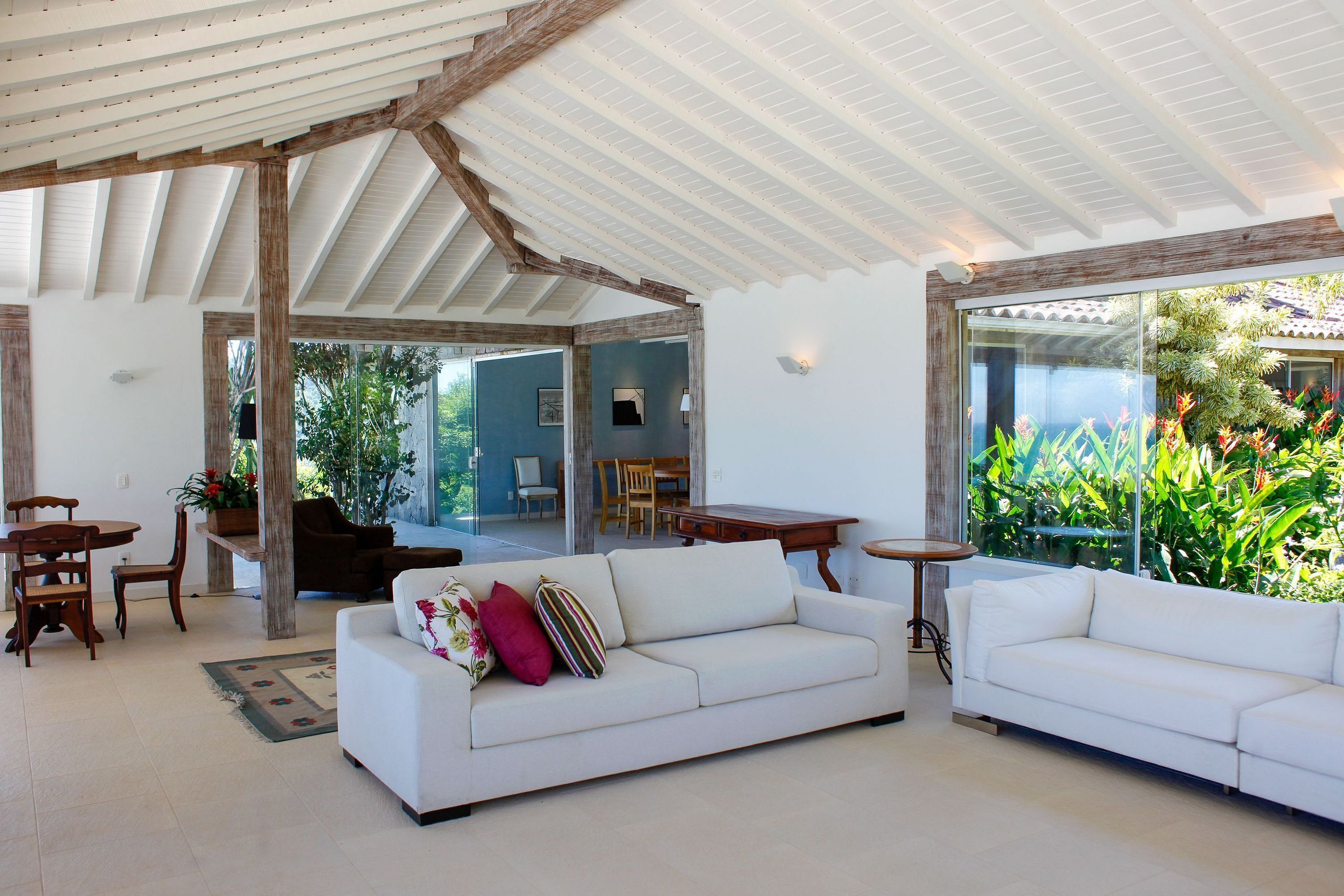 Buz021 - Beachfront villa with pool in Buzios