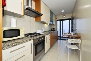 Réfrigérateur, micro-ondes, four, lave-vaisselle