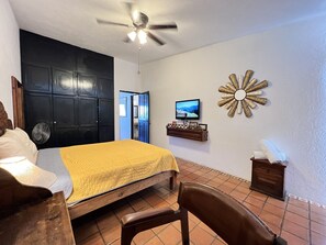 1 bedroom, internet, bed sheets - Hacienda style home w/ Rooftop, Pool & Sea View (La Paz)