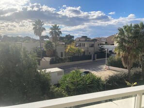 Property grounds - Classified T3 apartment with sea view, swimming pool, garage and beaches 200m away (Carqueiranne)