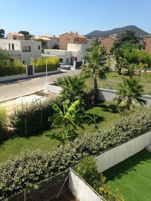 Property grounds - Classified T3 apartment with sea view, swimming pool, garage and beaches 200m away (Carqueiranne)