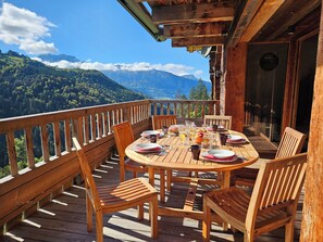 屋外ダイニングエリア