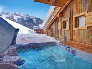 Outdoor spa tub - Chalet Les Brevins 5 stars, breathtaking 360° views, Spa, Hammam, Billiards (Manigod)