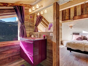 5 bedrooms, iron/ironing board, travel cot, free WiFi