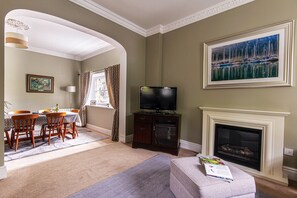 TV - The Clock House at Heligan, Pentewan, near beaches (Pentewan)