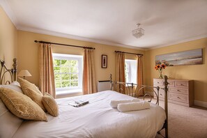 3 makuuhuonetta, silitysrauta/-lauta, Wi-Fi, vuodevaatteet