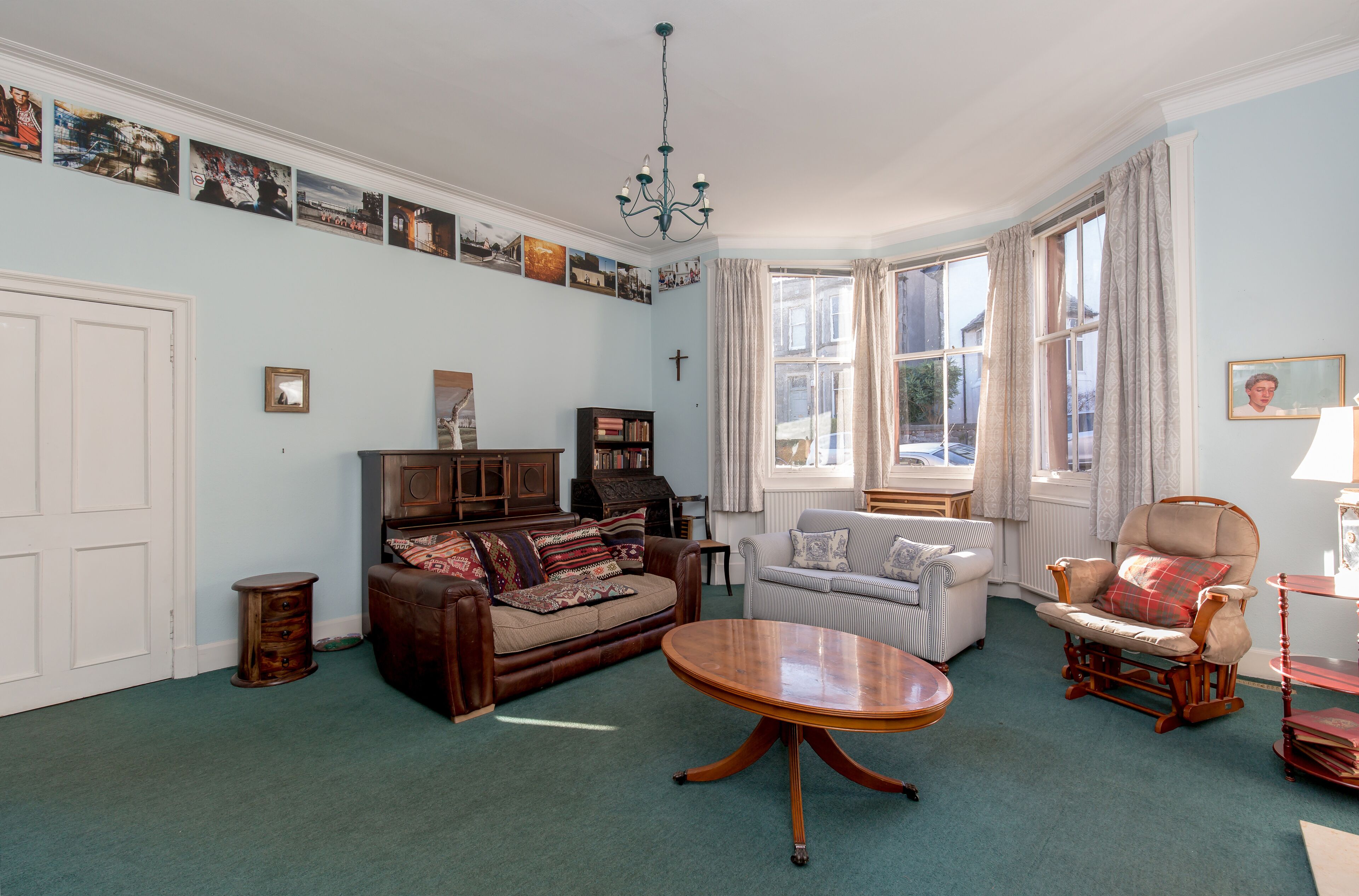 The sitting room is spacious and can seat 10 easily
