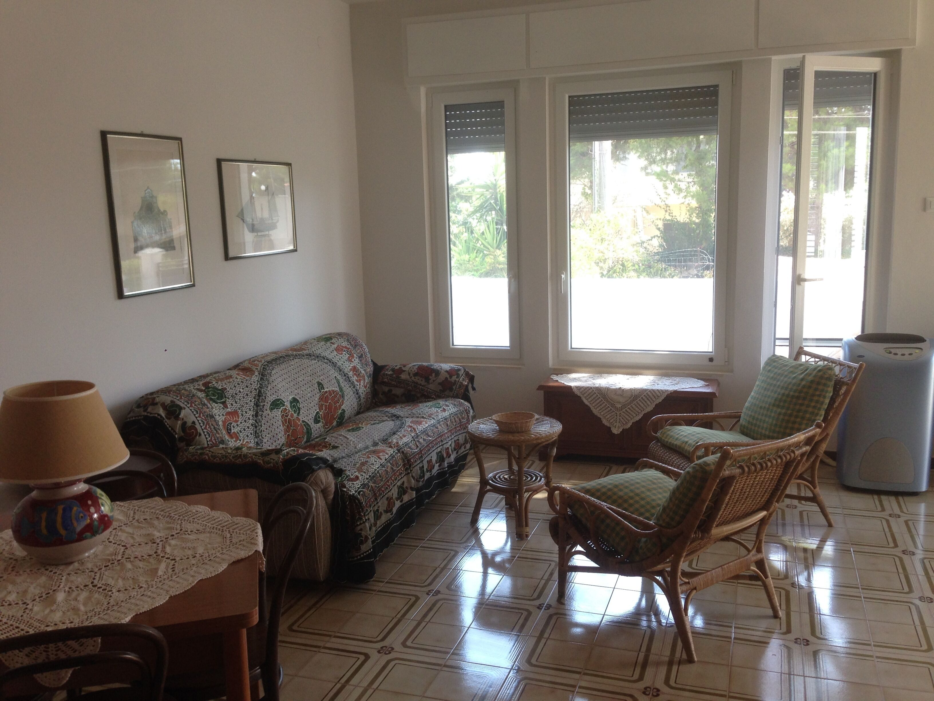 The comfort a few steps from the crystal clear sea ...