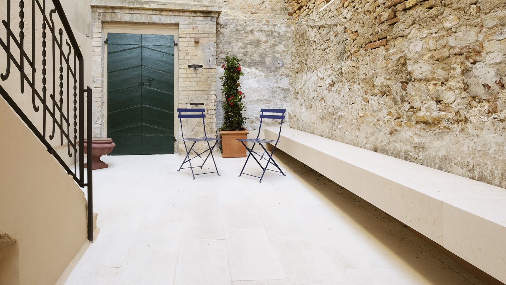 delightful renovated apartment in the center of Torre di Palme