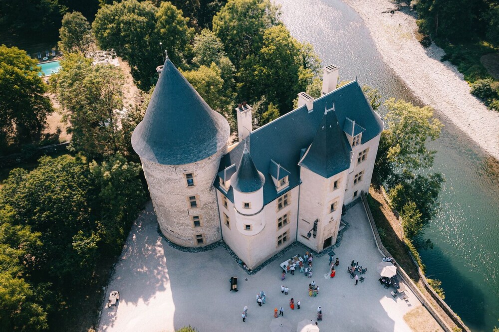 Rent a unique french castle for your family vacations