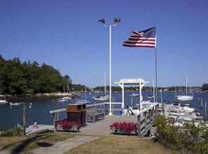 Marina - A Picturesque Cottage on Capitol Island, Maine (Southport)