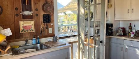 Fridge, oven, stovetop, coffee/tea maker