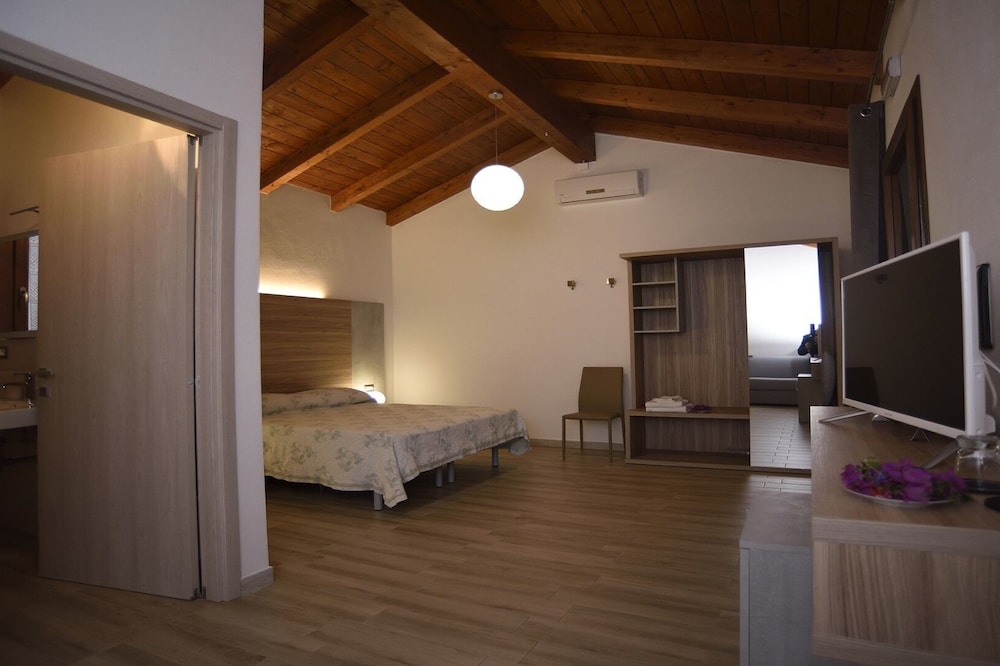 AGRITURISMO AWAY FROM THE TWENTY MASTER CHAMBER