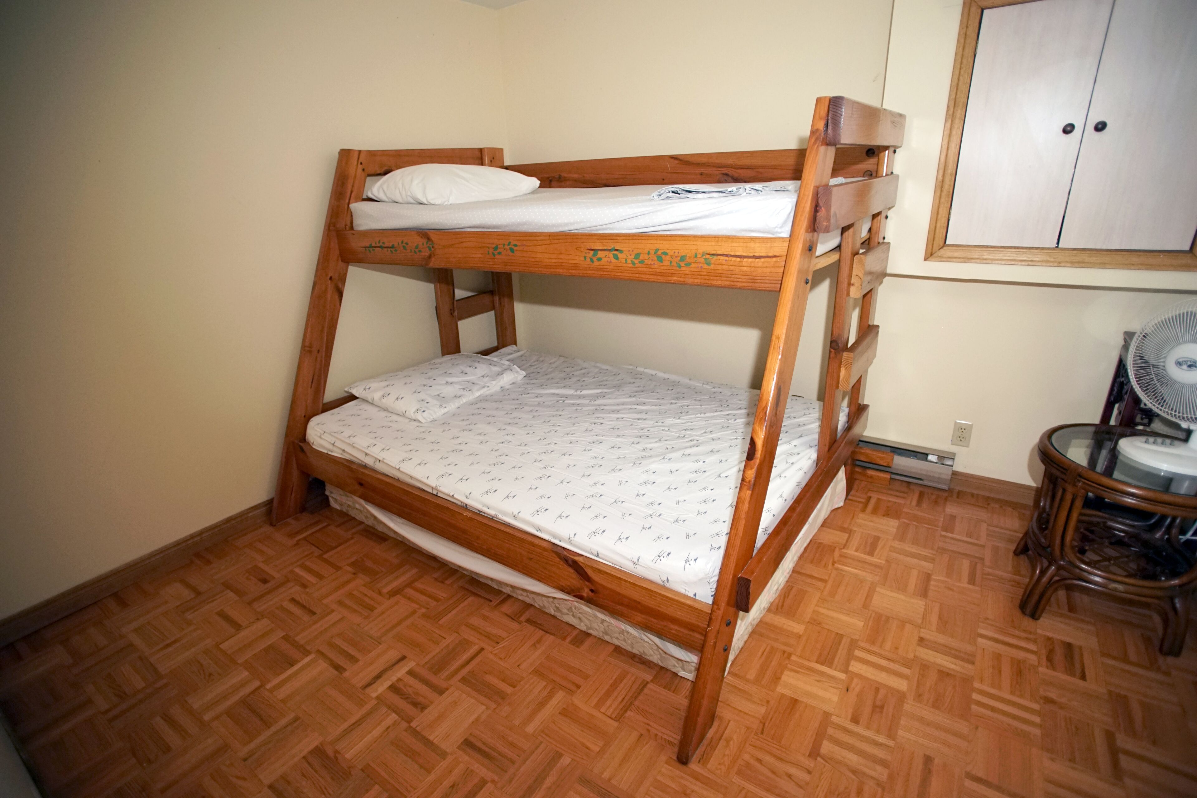 Lakefront Cedar Haven- Free use Canoe and Kayak, 1 hr from Toronto, All Seasons