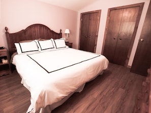 3 habitaciones, escritorio, wifi gratis y ropa de cama