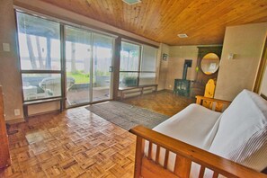 3 bedrooms, desk, free WiFi, bed sheets